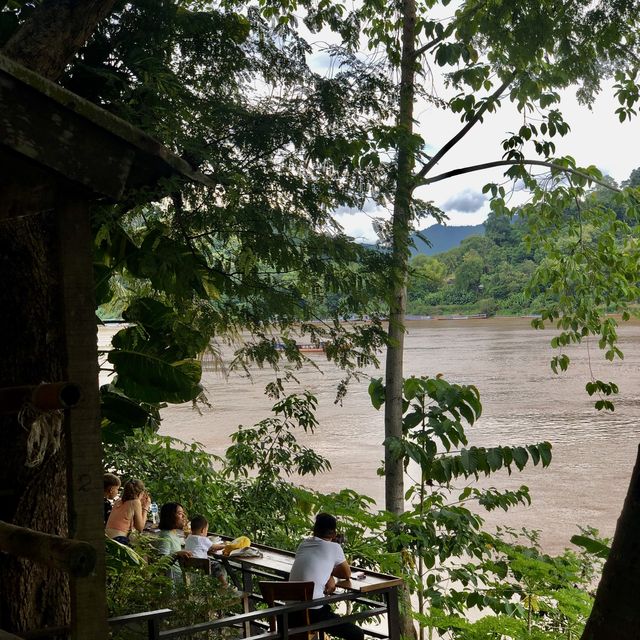 Explore out by walking along Mekong -Kharn 