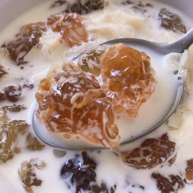 養顏鮮奶燉雪耳桃膠