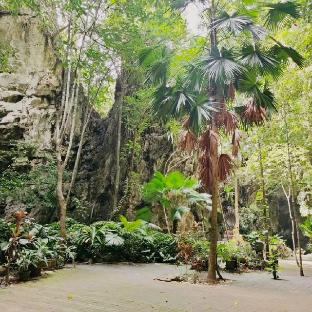 ธรรมชาติงามล้ำ ที่ถ้ำเขาประทุน