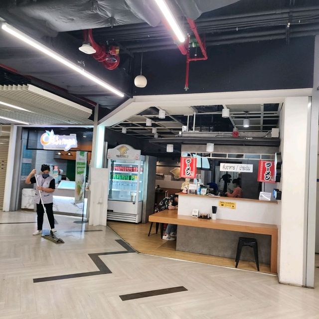 Metro Mall | MRT Phetchaburi 