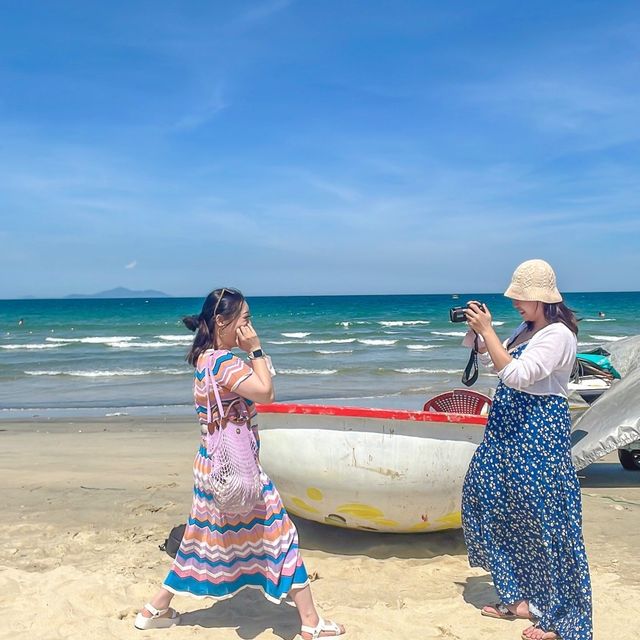 알록달록 다낭 대표 해수욕장 '미케비치'
