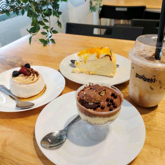 Langek cafe for coffee and desserts 🍨 