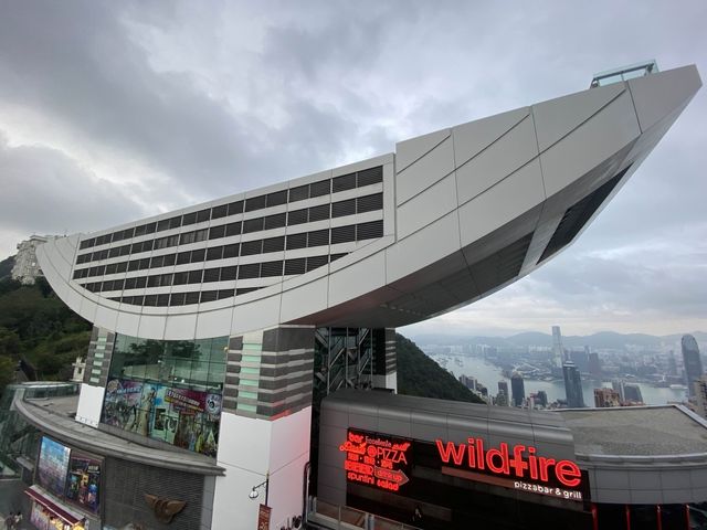 欣賞到香港絕美維多利亞景色😍山頂凌霄閣