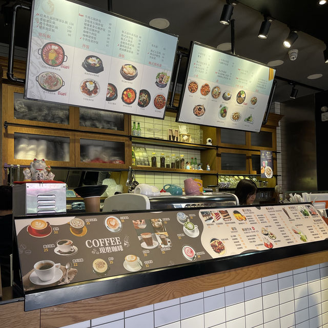 MugHug Cafe, Thames Town 