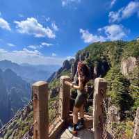 HUANGSHAN 黄山 - YELLOW MOUNTAIN ⛰️ 