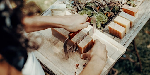 Atelier de Savon Infusé – L’Art du Soin Naturel Chez Jenni Tea | Jenni tea