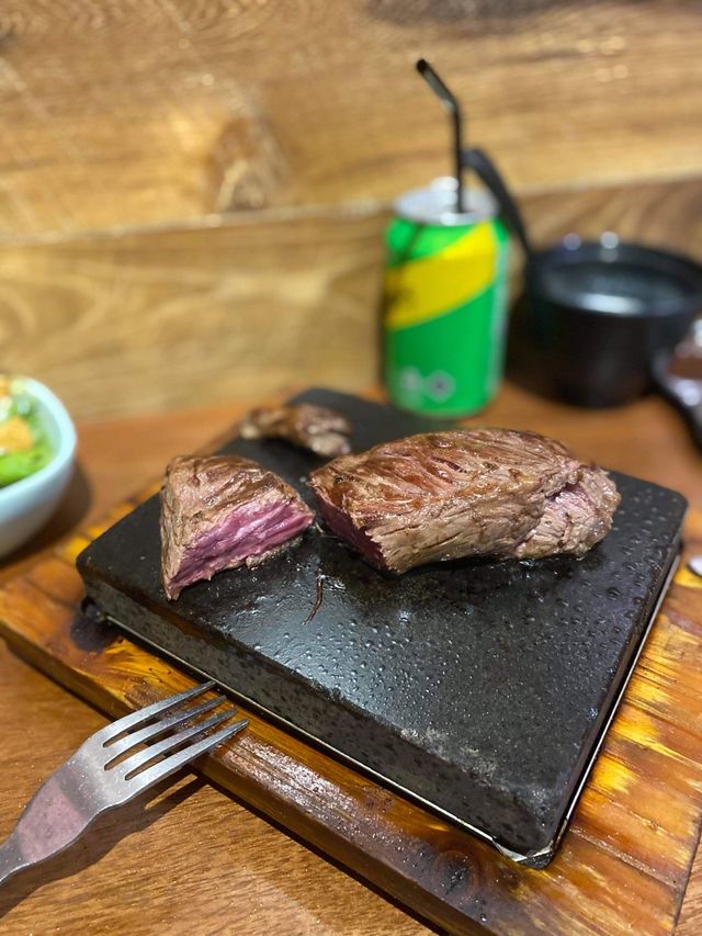 荃灣必食A5和牛鵝肝丼 🍱鐵板熱石牛