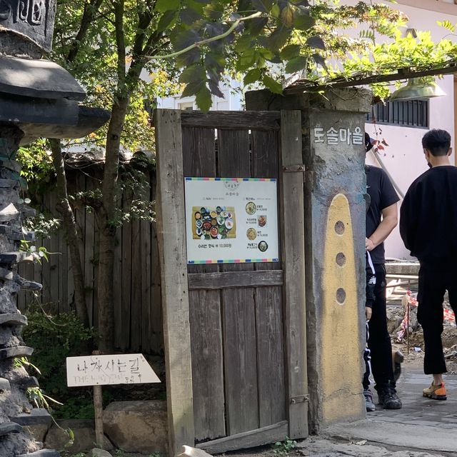 경주 황리단길 한정식집, 도솔마을