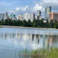 沿梧桐河行走，一路飽覽深圳和香港的城鄉美景