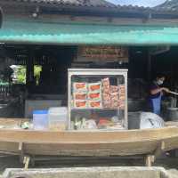ก๋วยเตี๋ยวเรือ ตลาดน้ำดำเนินสะดวก