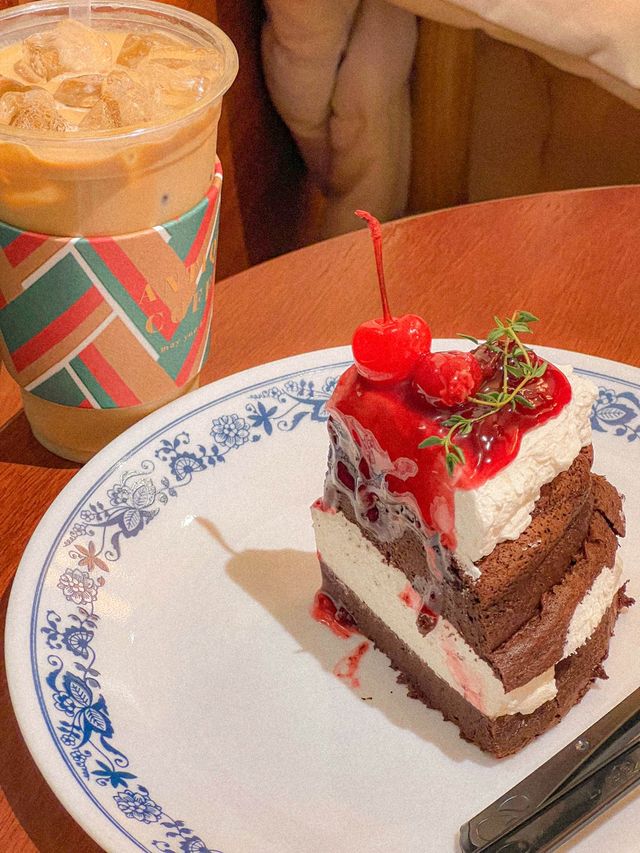 [서울] 크리스마스분위기나는 디저트 맛집! 앤티크커피