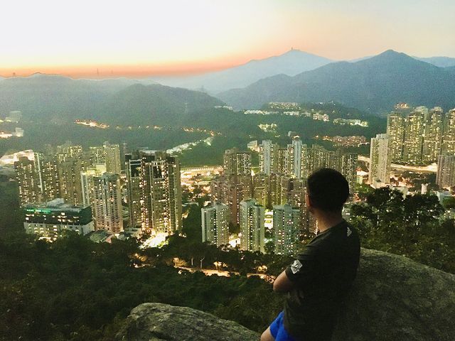 望夫石上遠眺沙田