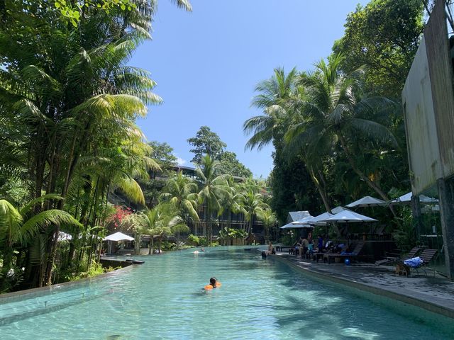 Super pretty resort spring water pool