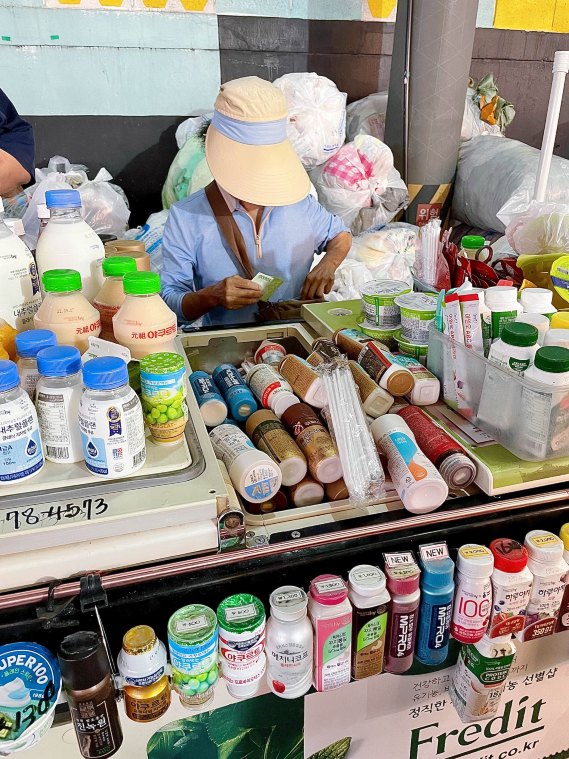 韓国ヤクルトアジュンマ見つけたら即買い‼︎ | Trip.com ソウル