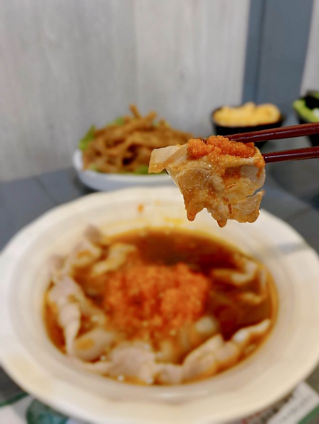 特濃🐷骨湯熬製湯米線