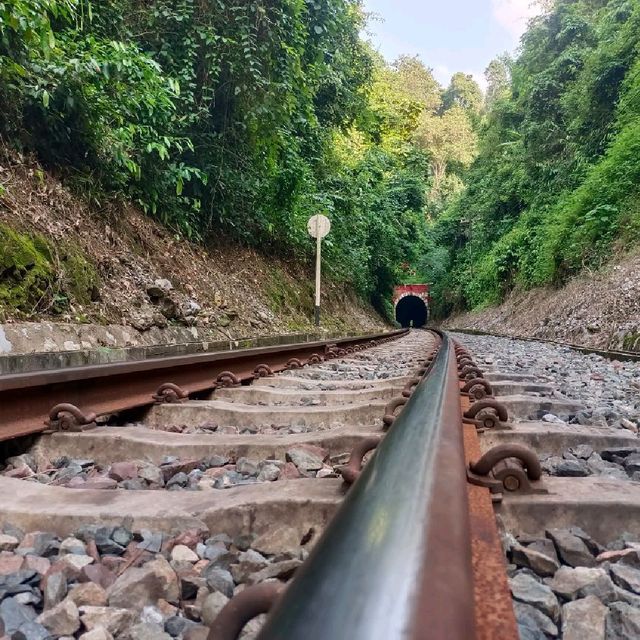 อุโมงค์เขาพลึง เป็นอุโมงค์ทางรถไฟลอด 1 ใน 7 ของไทย