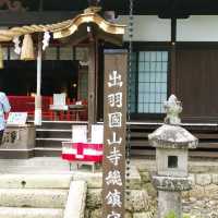 これが山形県の閑さや岩にしみ入る！立石寺