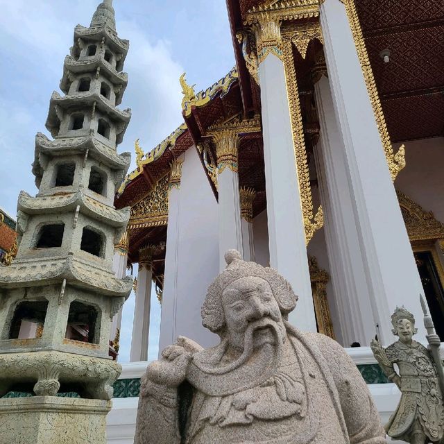 Thai temple with a Chinese twist 