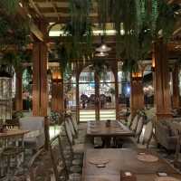 The glass house ร้านอาหารติดชายหาดวงศ์อมาตย์