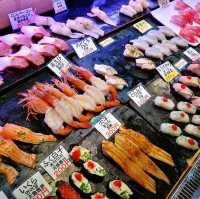 海豚天堂🐬人氣熱點@海鮮屋台街🎏 新鮮生魚片握壽司🍣