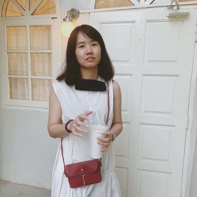 คาเฟ่สุดชิค minimal style  "Hint coffee"