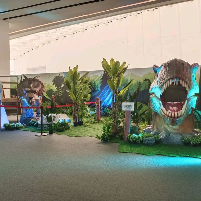 พาเด็กๆ ไปตะลุยJurassic Dinosaur ที่ ICONSIAM 