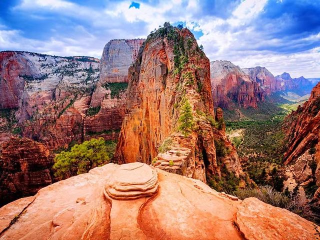 In the park, the scenery is concentrated in the Zion Canyon.