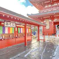 雪の積もるおみくじ場