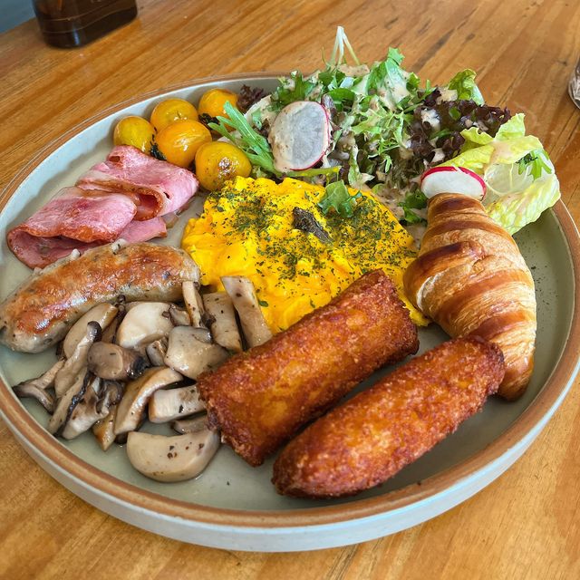 油麻地｜落地大玻璃木系輕工業風cafe🍳☕️🥐