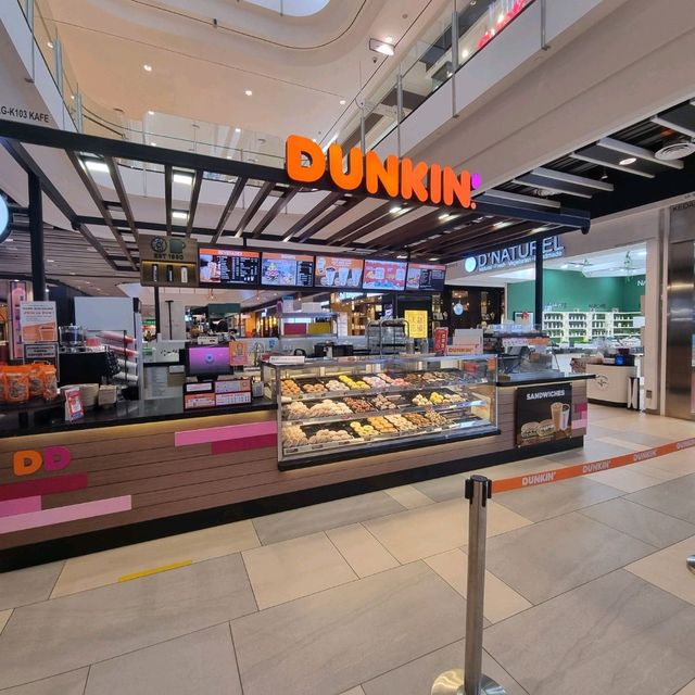 Mr.HaPpY at Dunkin