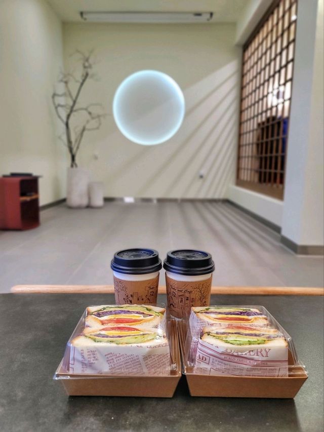 한옥의 멋스러움과 세련미가 공존하는 하동 콜라니티다🏠