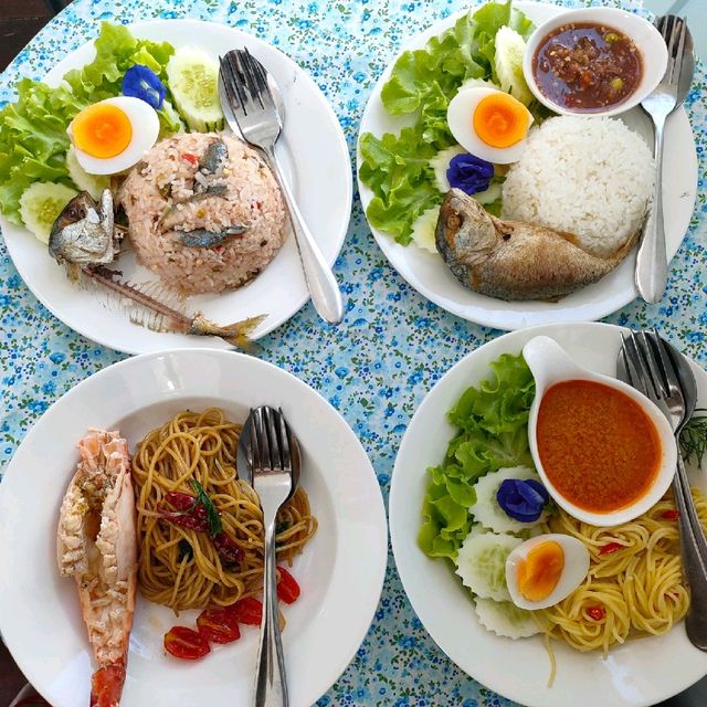 Salt Lake De Maeklong (คาเฟ่นาเกลือ)