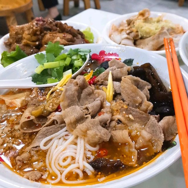 灣仔商業區平民抵食米線🤗