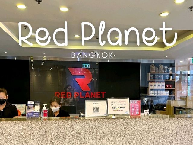  Red planet ที่พักหลักร้อย ​ย่า​นสุรวงศ์​