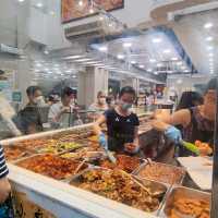 長龍兩餸飯店，排咗半小時至買😱好有鑊氣，東張西望也有介紹過㗎！