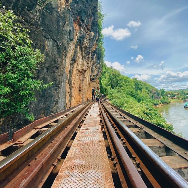 นั่งรถไฟเที่ยวถ้ำกระแซ🚂