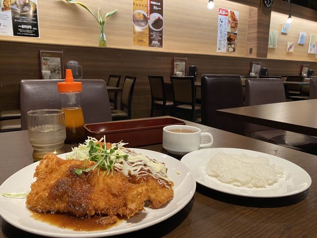 定食のごはん・スープおかわり自由。レストラン『ハロー』千早店