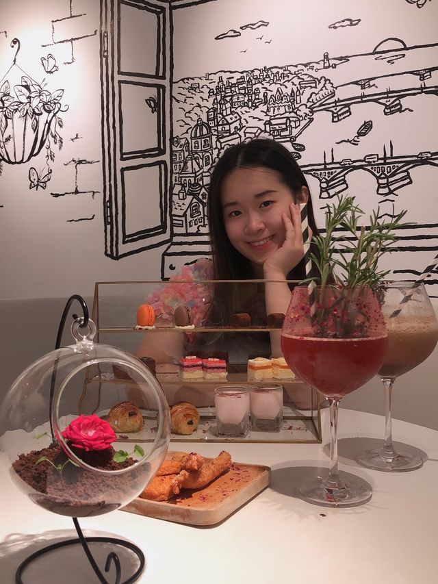 黑白格調的餐廳
