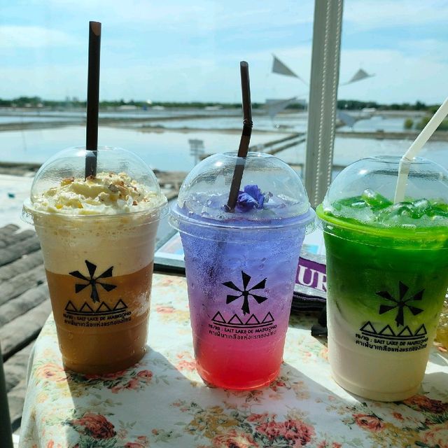 Salt Lake De Maeklong (คาเฟ่นาเกลือ)