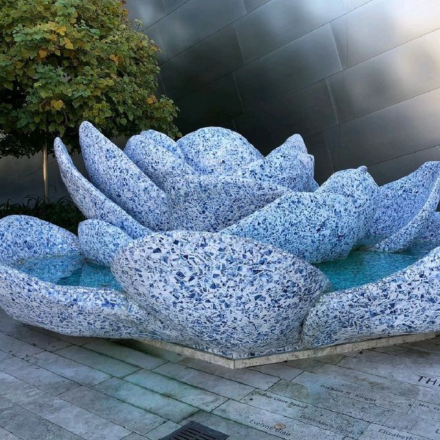 Walt Disney Concert Hall. 