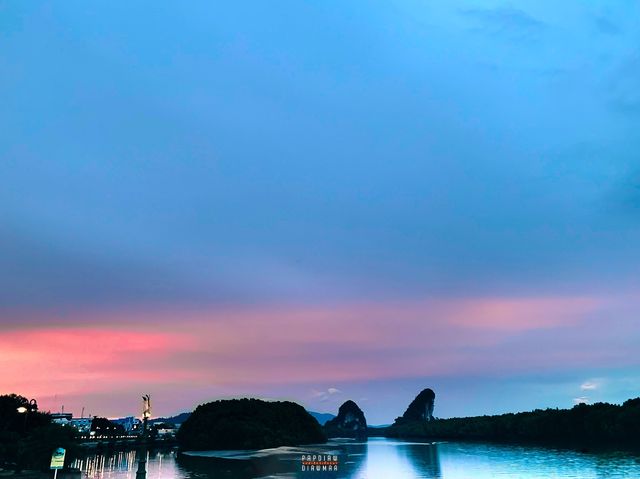 ล่องเรือส่วนตัวชมธรรมชาติของป่าโกงกางและเขาขนาบน้ำ