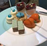 A cafe in a Tiffany Blue jewellery box