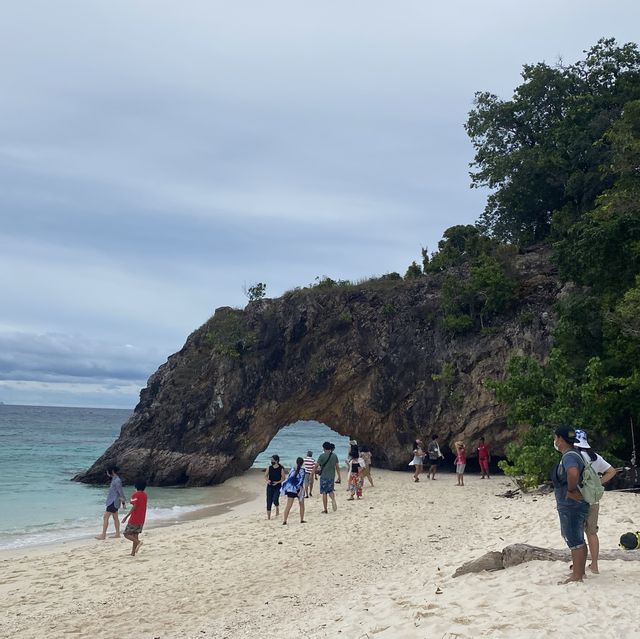 เกาะไข่ น้ำใส หนึ่งในจุดพักของเรือทางไป เกาะลีแปะ