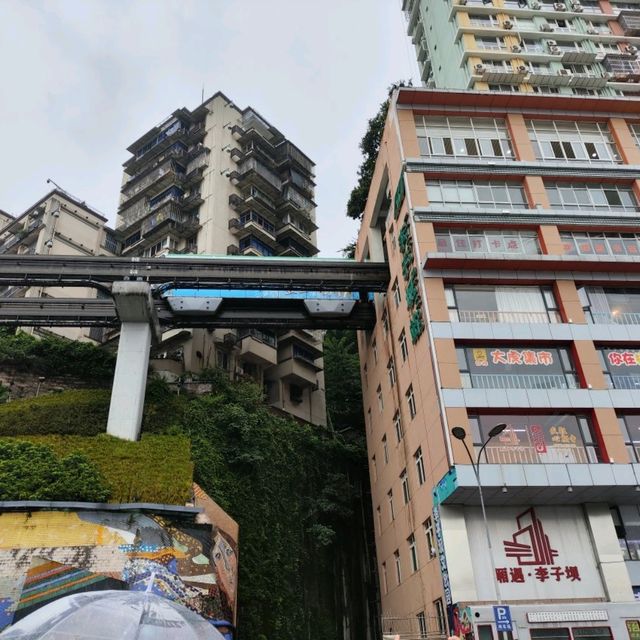 A train that runs through a building 🙉😳Chongqing