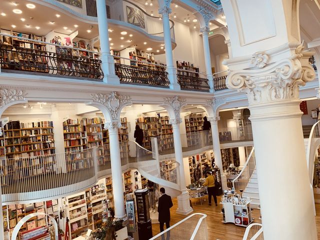 羅馬尼亞景點-老城區網美書店Cărturești Carusel