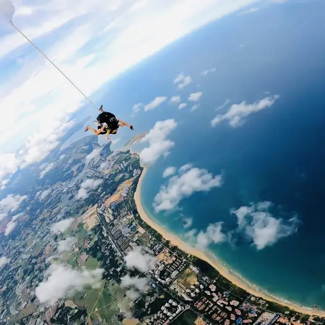 🤣你敢不敢？三亞周邊必體驗之高空跳傘！