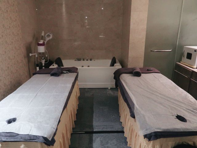 Massage at Carlton Hotel LifeSpa