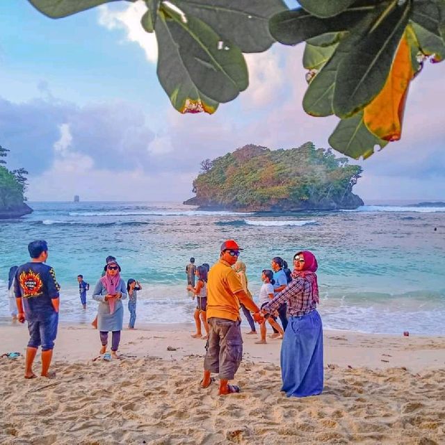 Teluk Asmara Beach