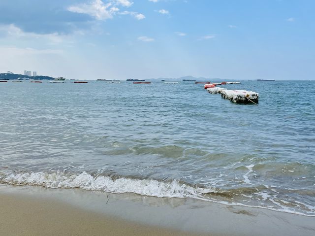 ชายหาดพัทยาตอนนี้เป็นหาดว่าวไปแล้ว 