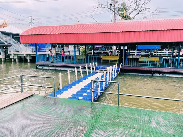 เที่ยววัดไทรใหญ่เลาะตลาดน้ำไทรน้อย ใกล้บ้านใหม่😌